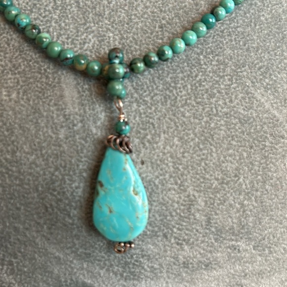 Vintage southwest silver tone and turquoise necklace and hoop earrings set - Picture 9 of 10